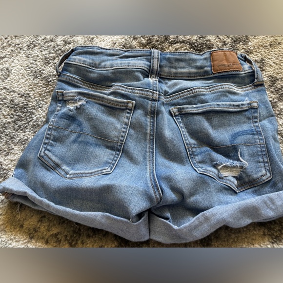 American Eagle Ripped medium wash jean shorts removable lace pockets Size: 4 - Picture 3 of 5